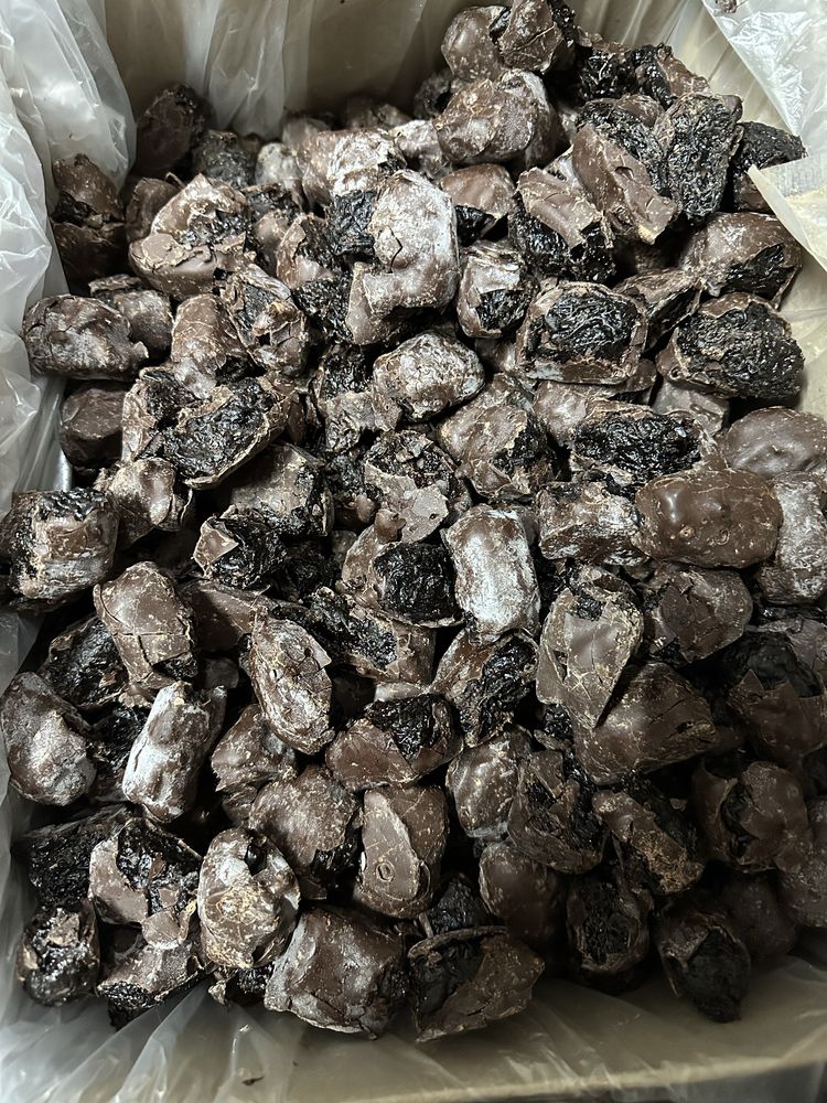 Шоколад с орехом, конфеты, печенье, щербет, нуга, кондитер.некондиция