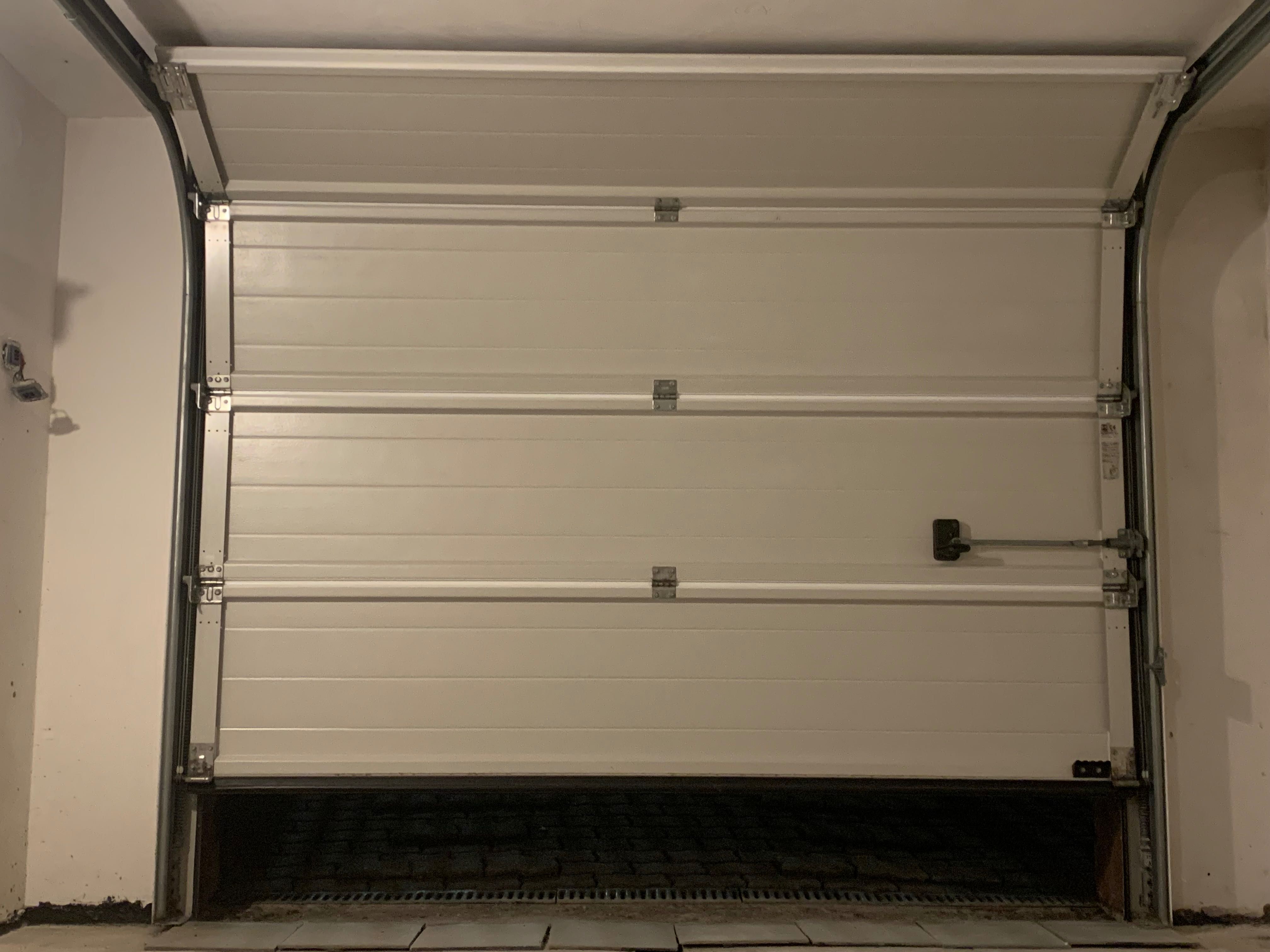 Brama garażowa segmentowa Hormann 2315 x 1955 jak nowa