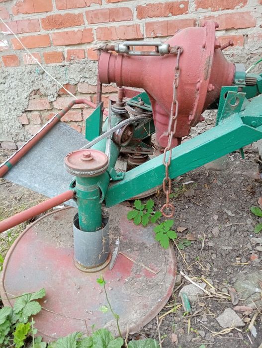 трактор Shibaura P17f в робочому стані з додатковим обладнанн