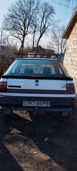 Авто рено 11,1,6 бензин