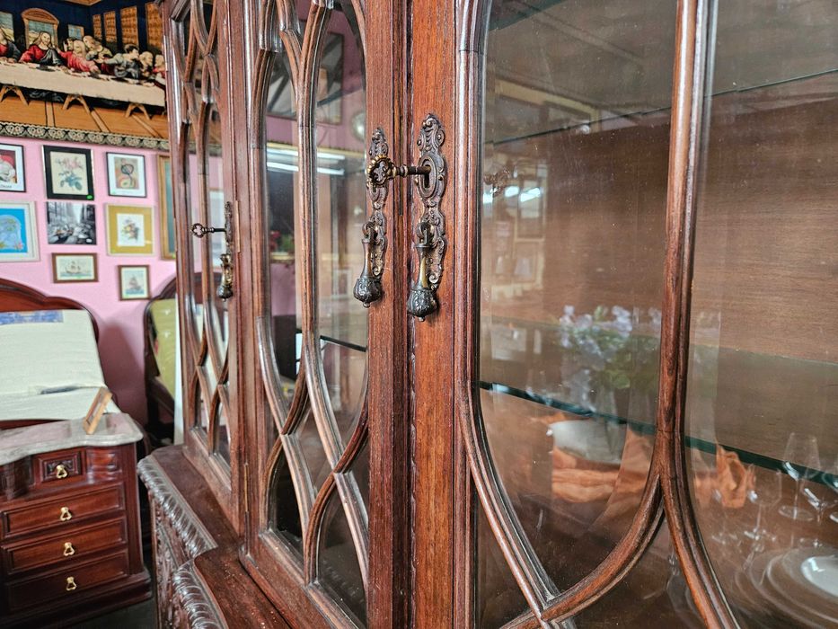 Móvel antigo em madeira trabalhada - óptimo estado geral