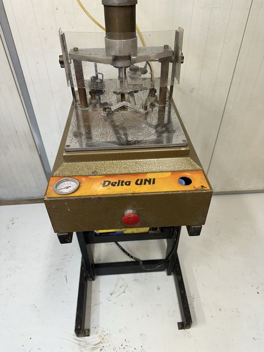 Maquina de pregar quadros