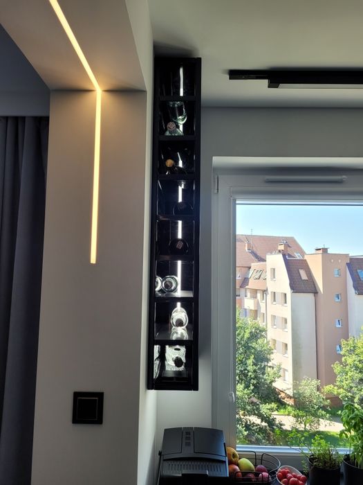 Szafka na wino do kuchni wisząca led