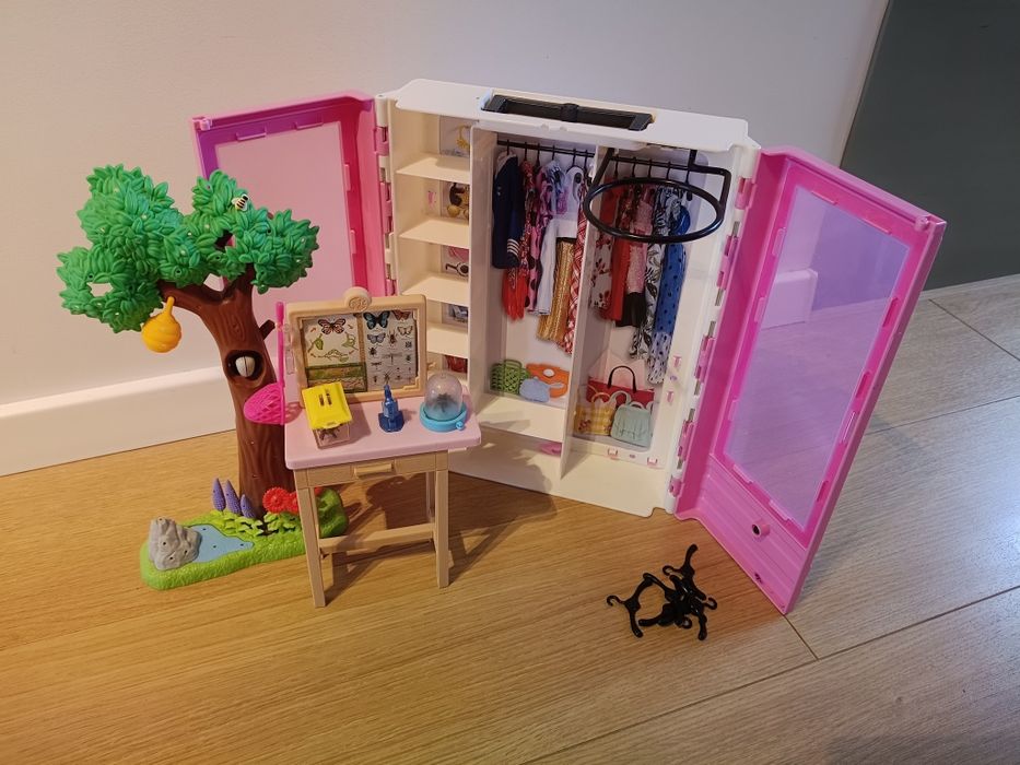 Szafa Barbie + Barbie stół etymolożki + Gratis maszyna do pisania