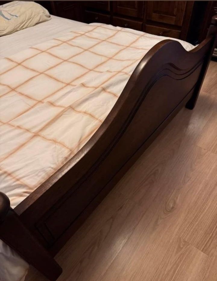Komplet mebli dębowych do sypialni