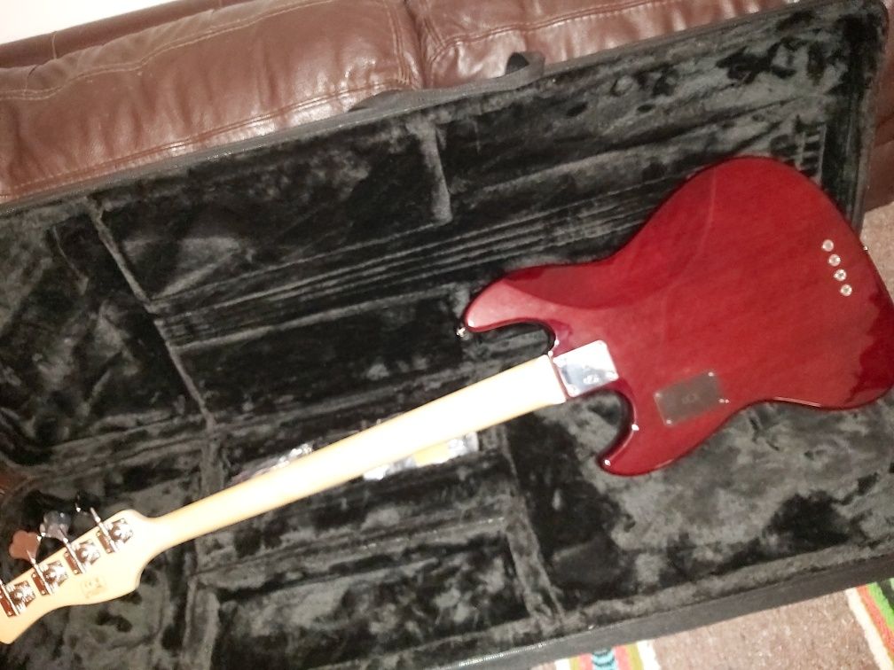 Guitarra baixo Sire Markus Miller