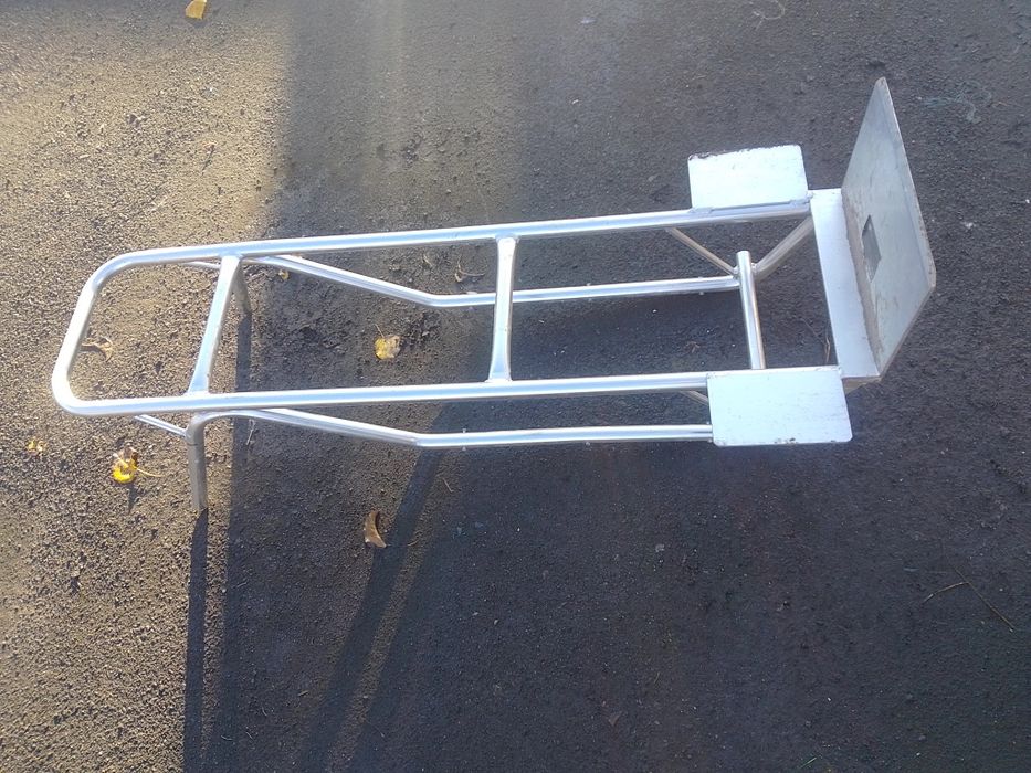 Wózek transportowy aluminiowy, bez kół, sama rama 

Ol