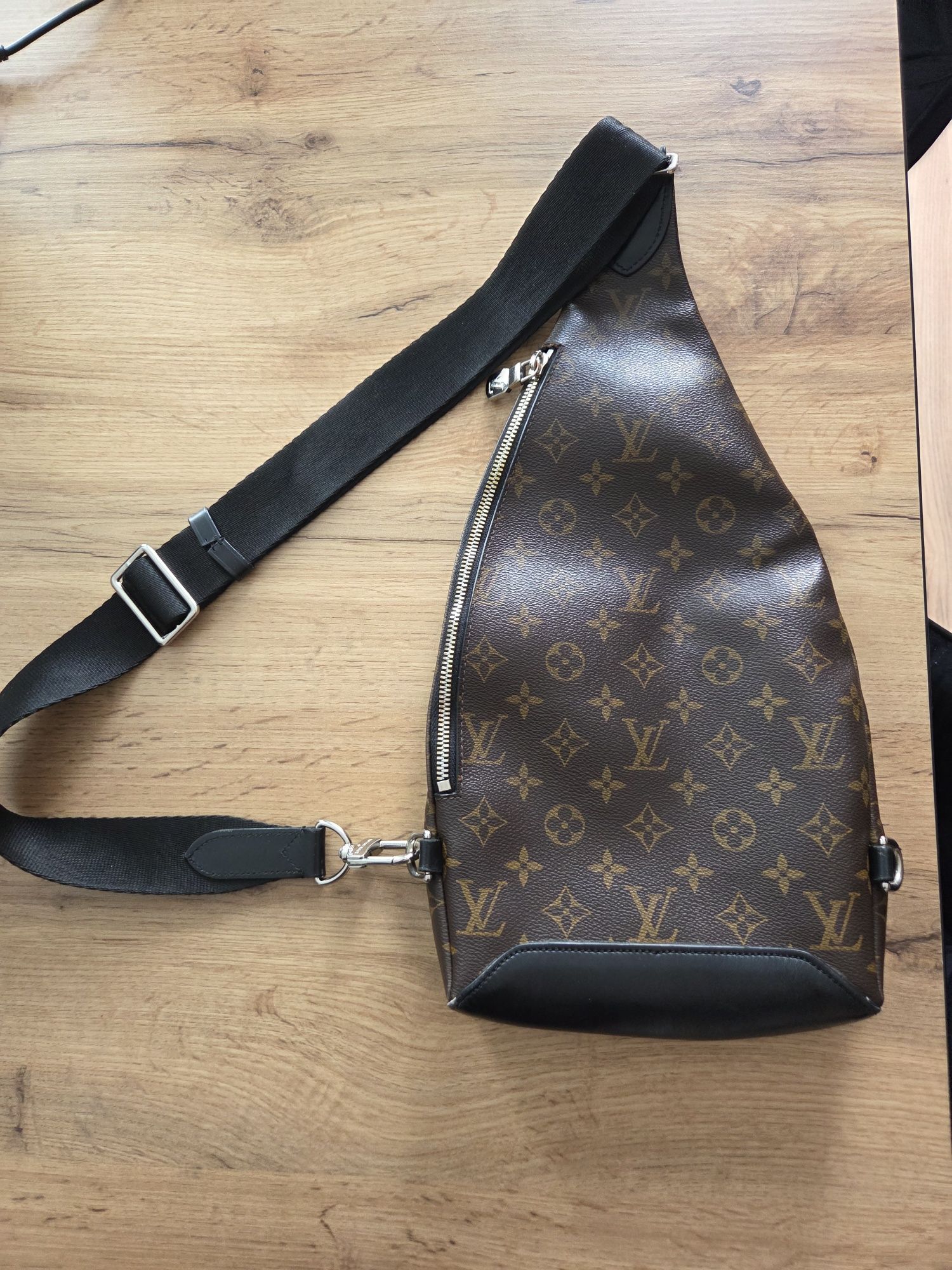 Elegancka nerka / saszetka unisex – klasyczny wzór, wysoka jakość