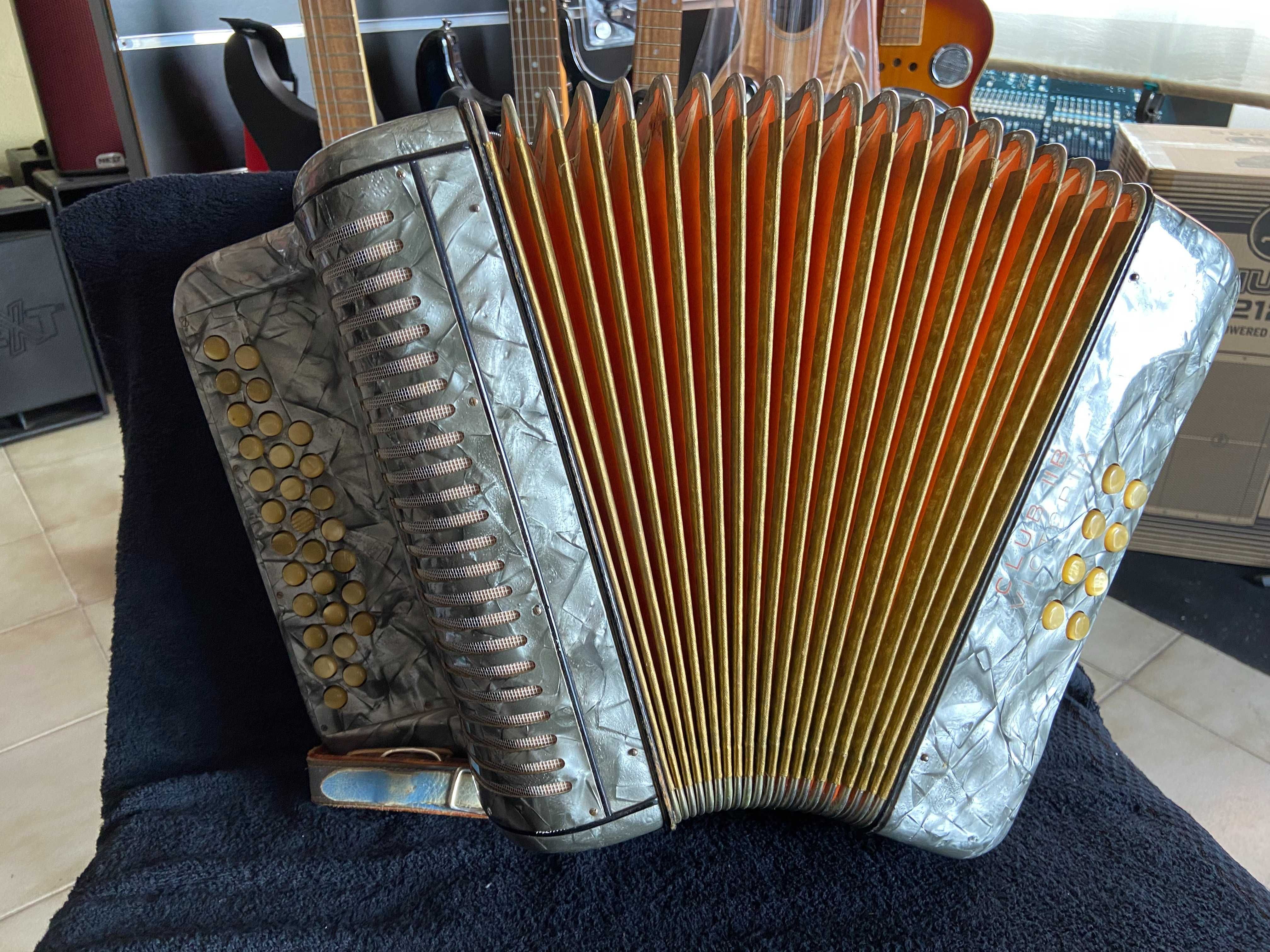 Concertina Hohner muito leve e com som muito bonito