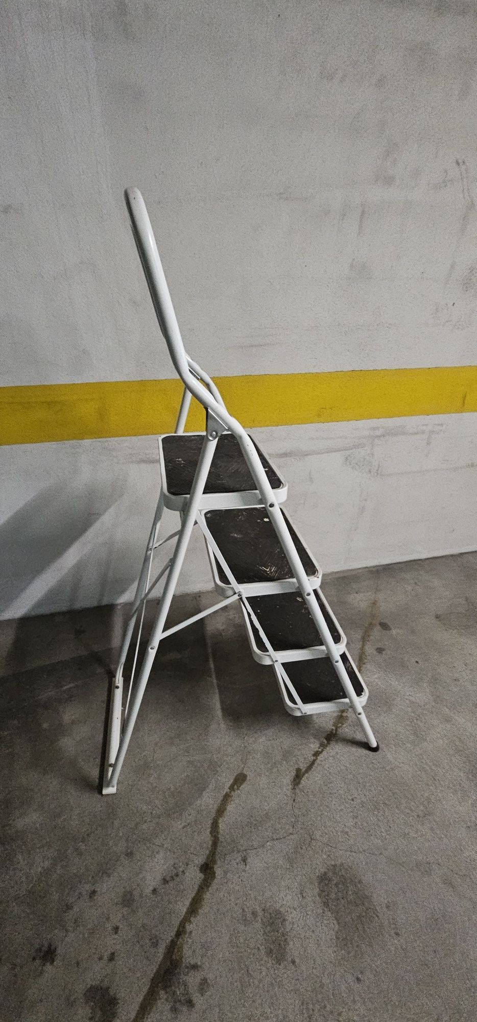 Escadote metálico