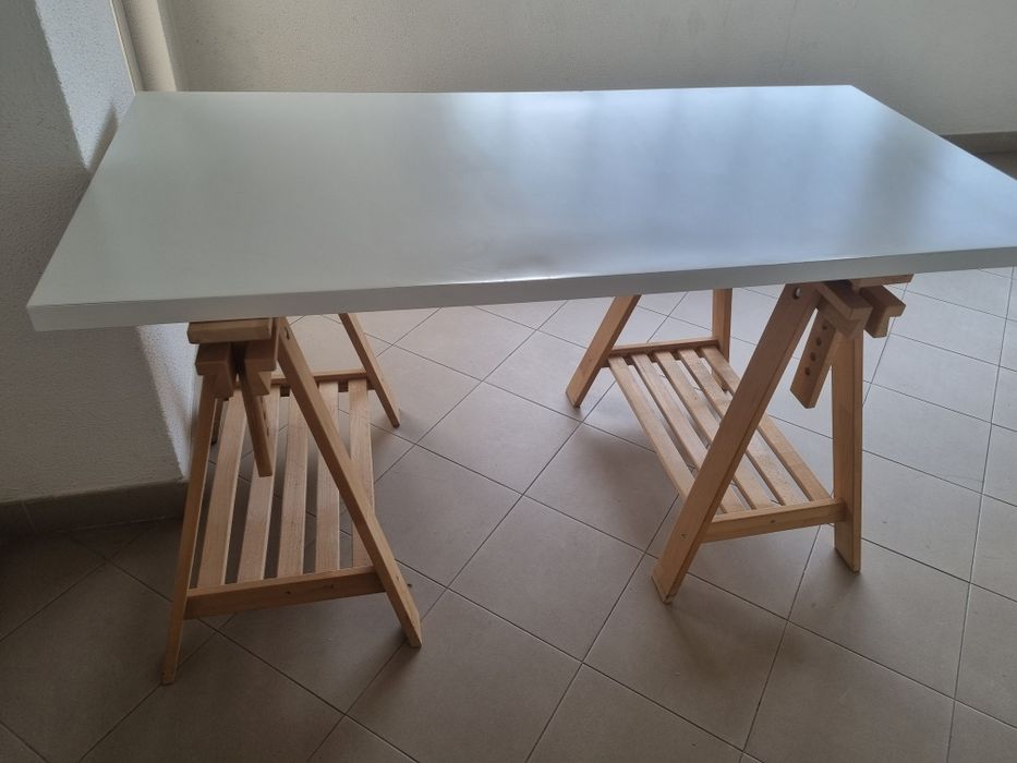 Secretaria com pes ajustaveis ikea