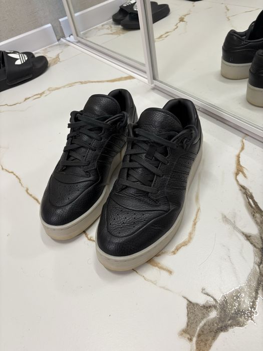 Кросівки Adidas rivalry lux low 10 UK оригінальні, в ідеалі.