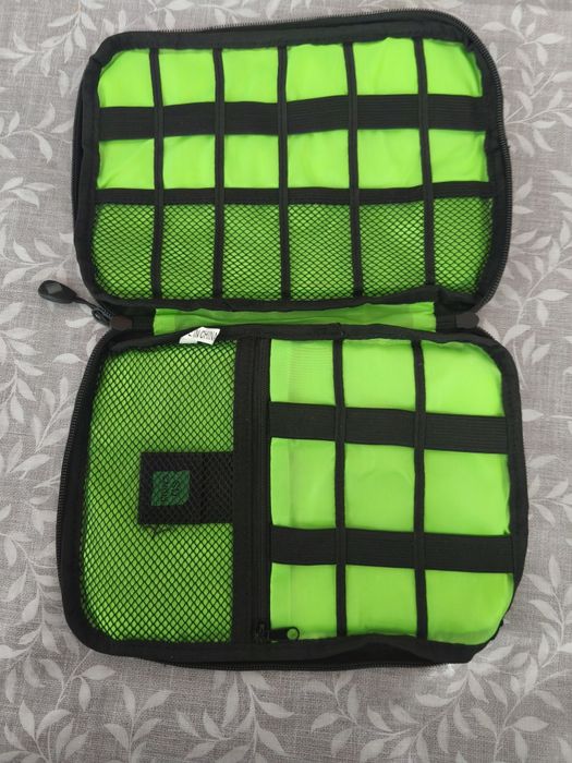 Bolsa para guardar cabos e pequenos eletrônicos