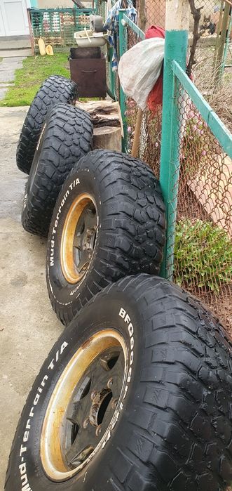 Продам шини з дисками 5х139.7 р15