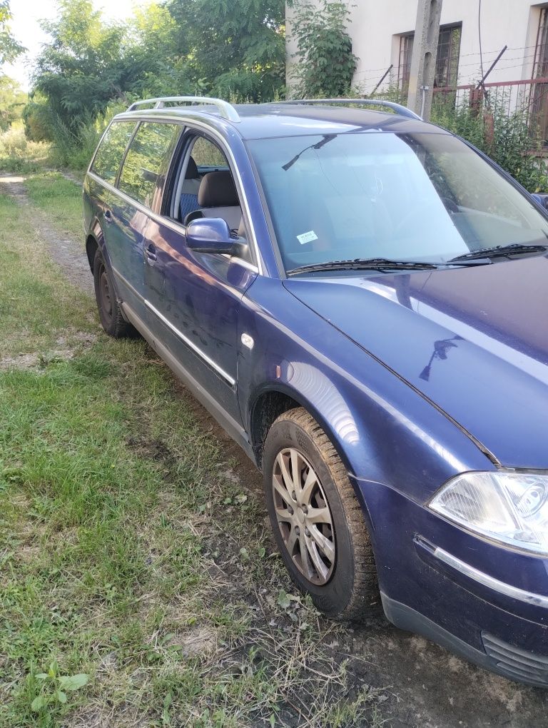 przedni błotnik prawy passat b5 1.9 TDI