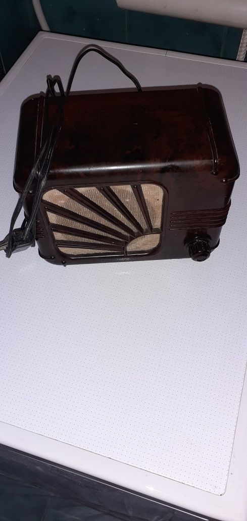 19 століття старинне винтажне радіо, бакелит 1951р