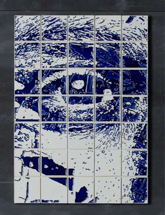 Vhils - peça de azulejos Strate