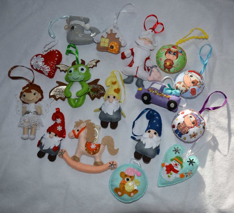 Іграшки на ялинку новорічні іграшки з фетру