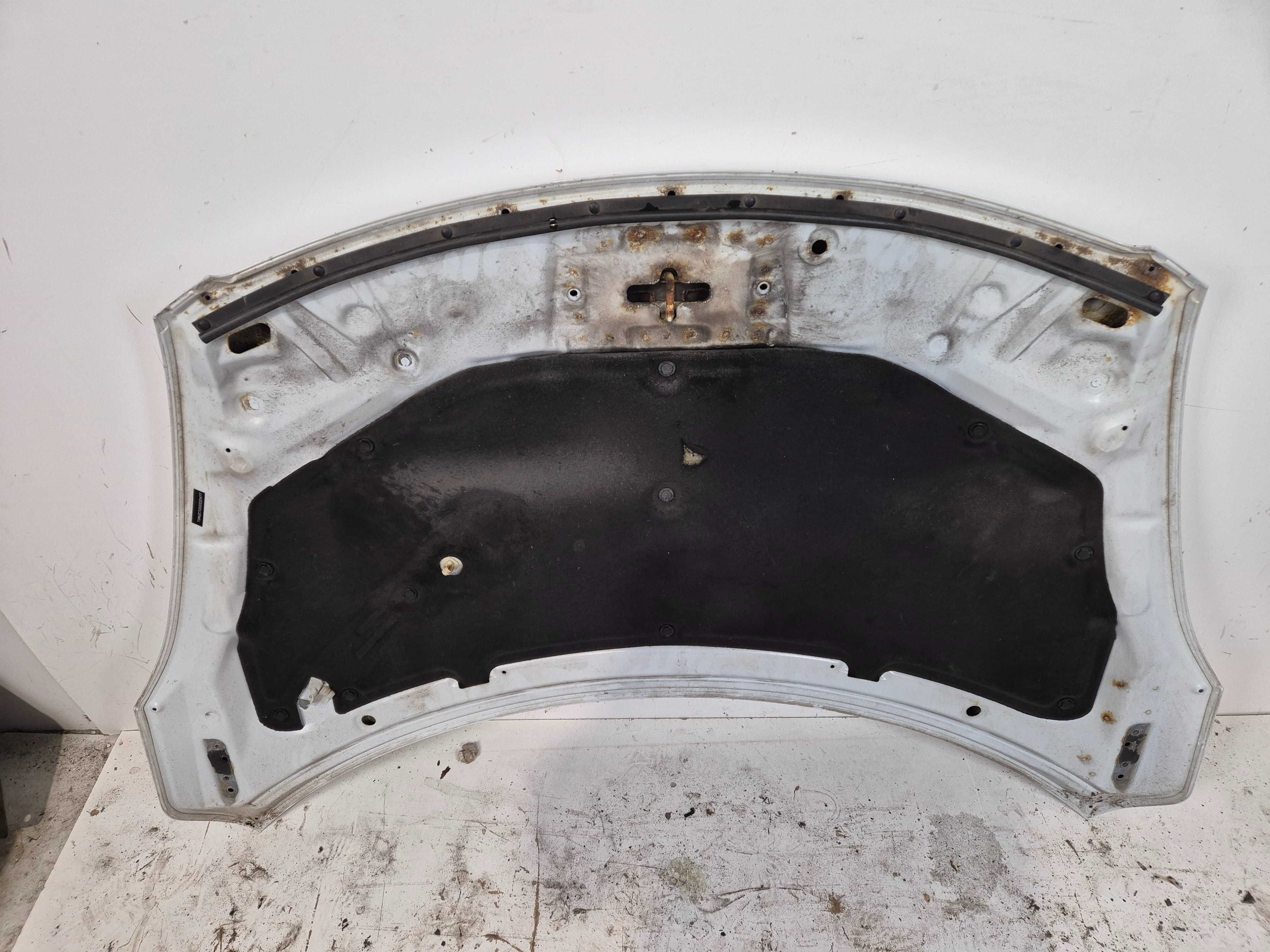 Suzuki Swift MK7 maska pokrywa silnika.