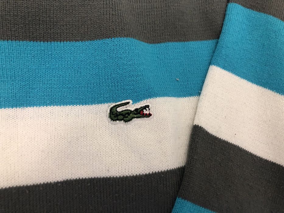 Sweter w serek Lacoste