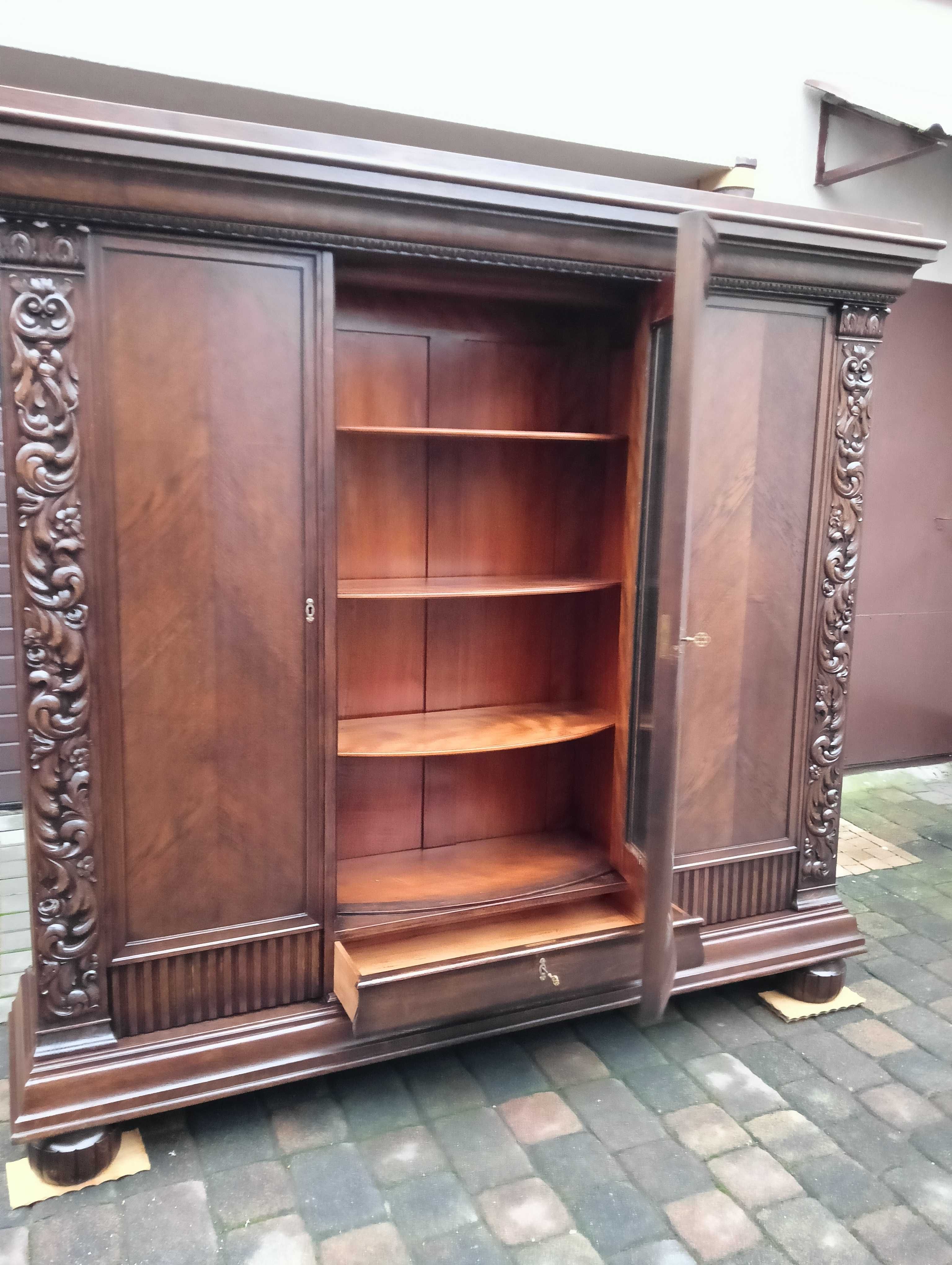 Biblioteka antyk zdobiony gabinet po renowacji