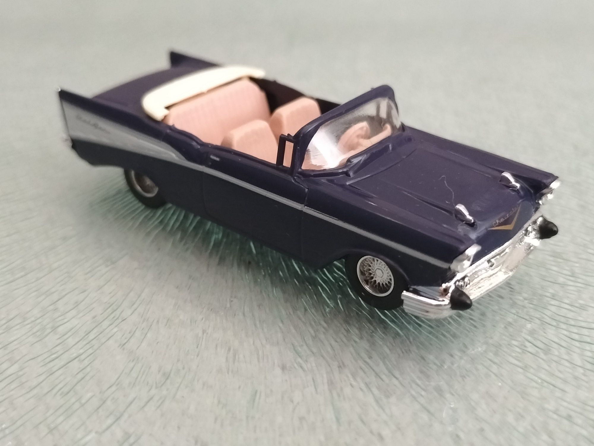 Busch 1/87 Chevrolet Bel Air Cabrio "57" paars Model 45007 skala 1:87