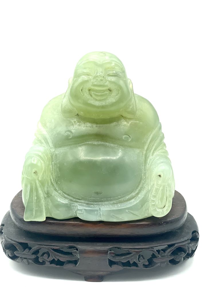 Buda antigo oriental em pedra Jade