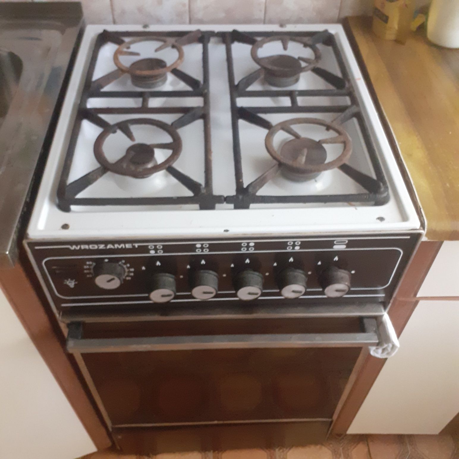 Продам газову плиту .всі запитання по телефону.