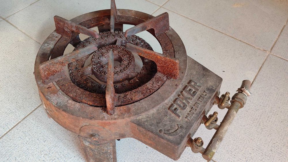 Fogão antigo de exterior Foker