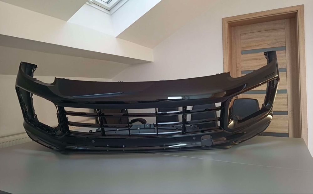 Przod przedni zderzak Porsche Cayenne Turbo przod 2019 rok czarny