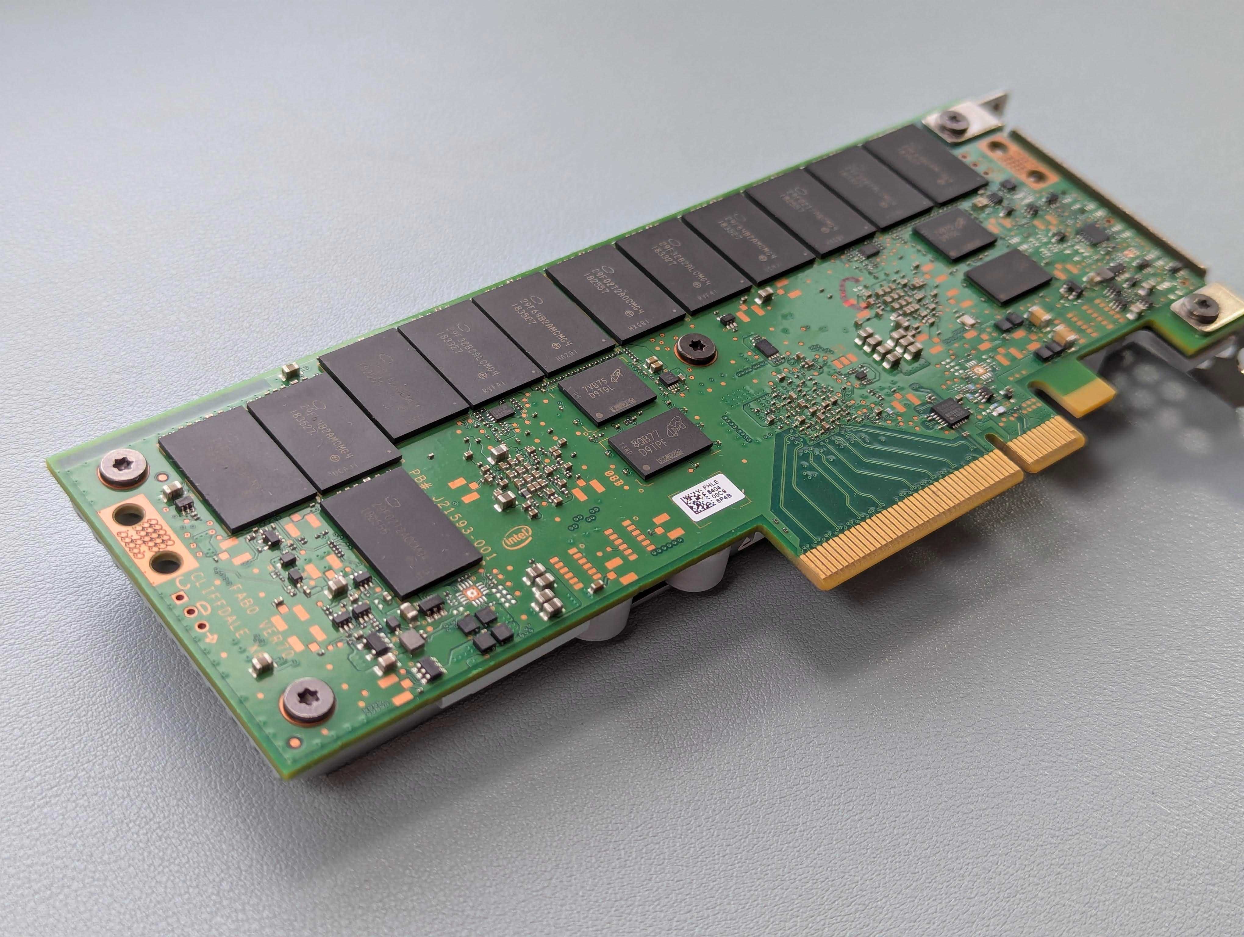 PCI-E SSD накопичувач диск ссд Intel DC P4608 6.4 Tb (3.2) pci express