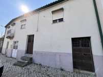 Moradia no centro da aldeia de Antas, Penedono