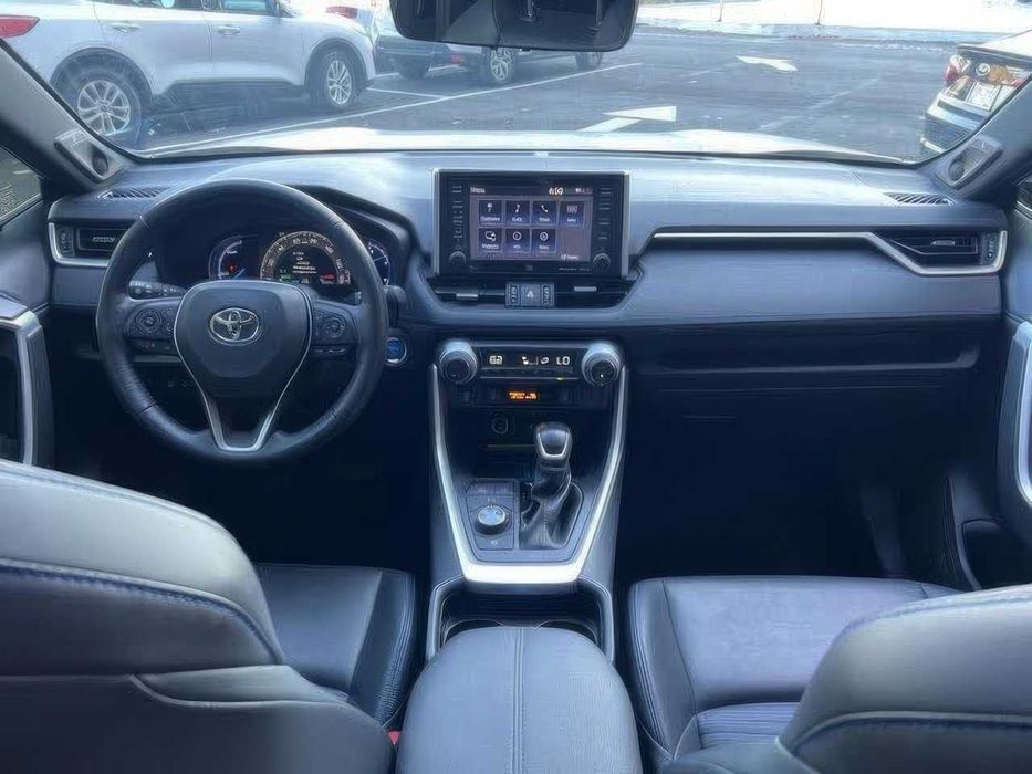 Toyota RAV4 Hybrid XSE      2020