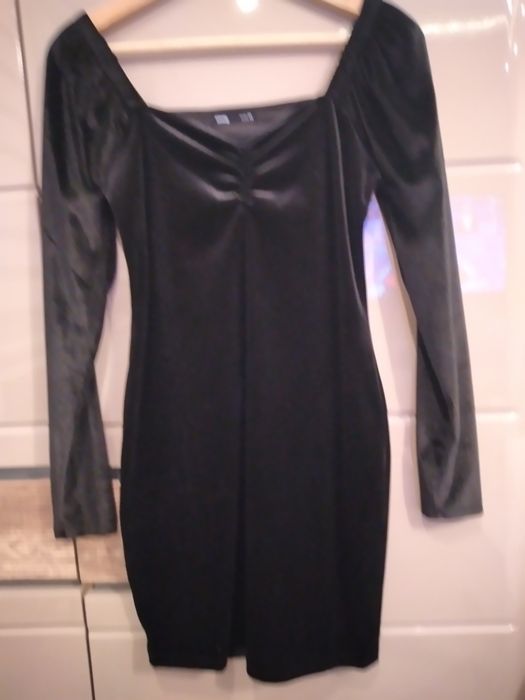 Sukienka Mała czarna Sinsay