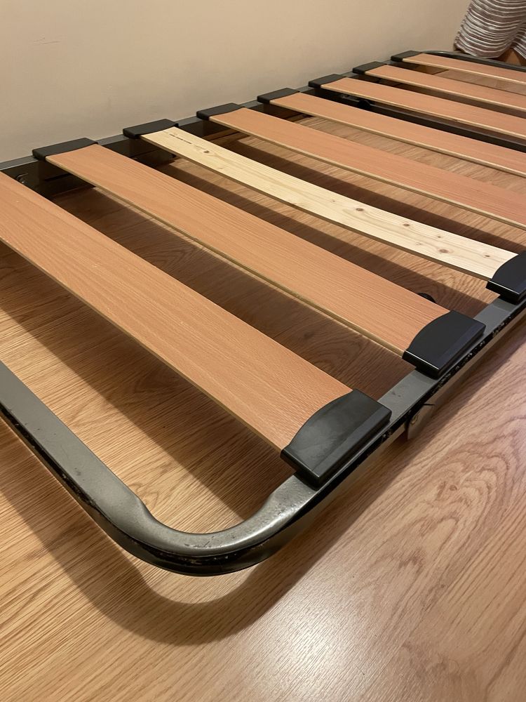 Estrado duplo recolhe debaixo da cama