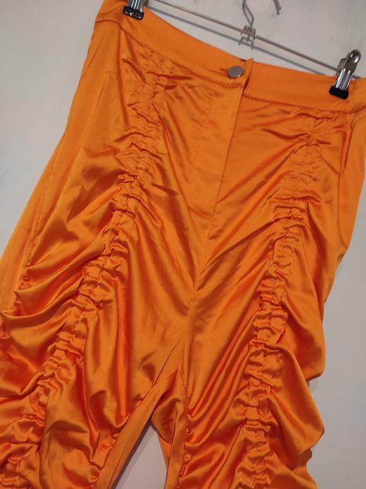 Satynowe marszczone legginsy