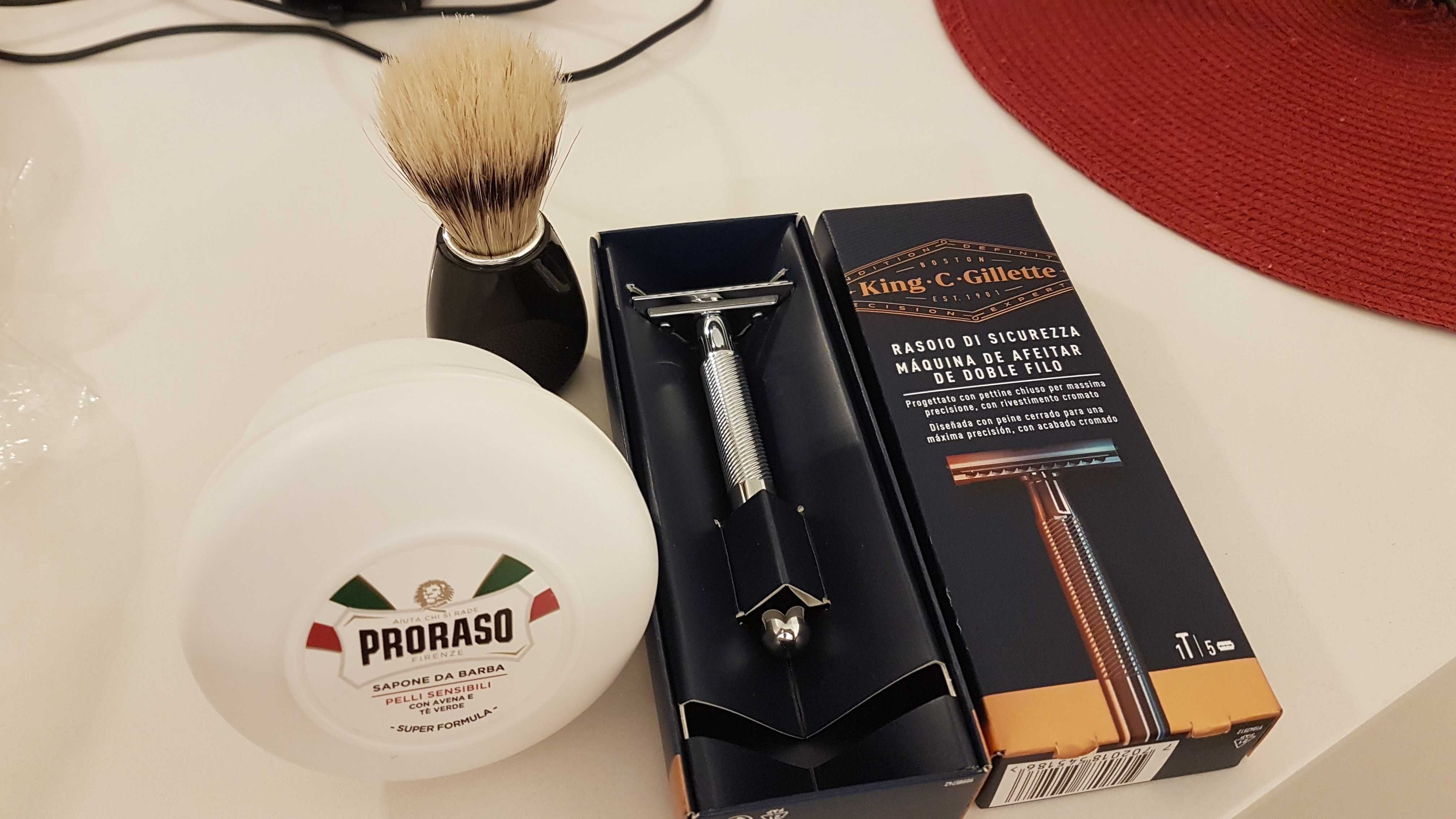 Conjunto de barbear King C Gillette + creme de barbear Proraso