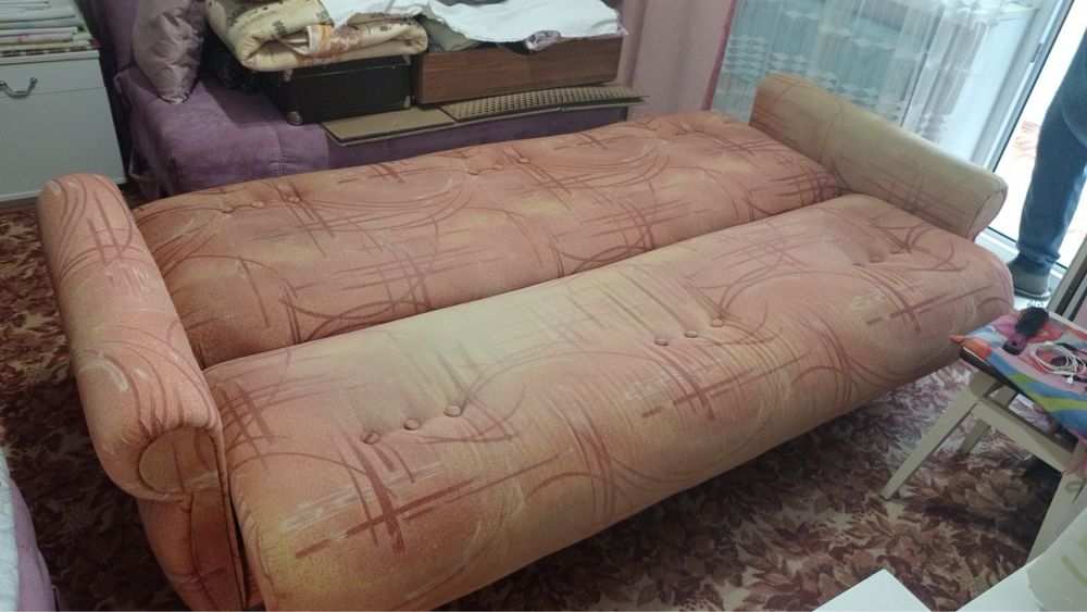 Диван для спальни , гостинной , дачи