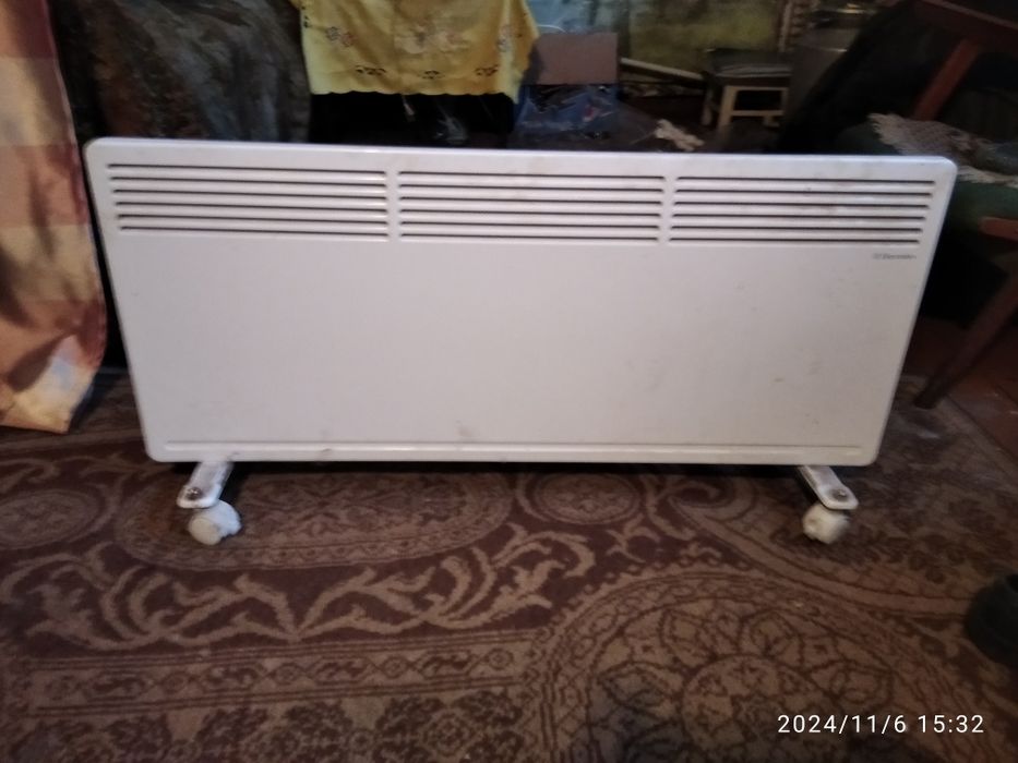 Електричний обігрівач Electrolux.