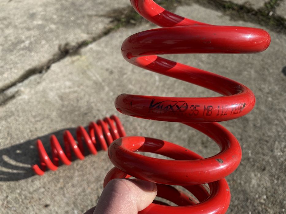 mercedes W207 sprężyny tył sportowe obniżone czerwone