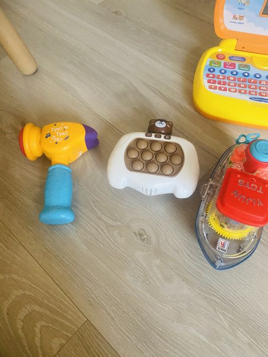 Іграшки всі в робочому стані  на батерейках