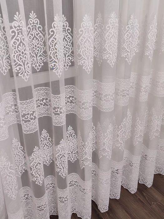 Стильна білосніжна тюль