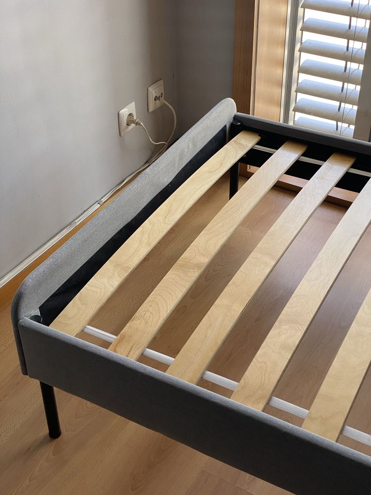 Cama e colchão IKEA