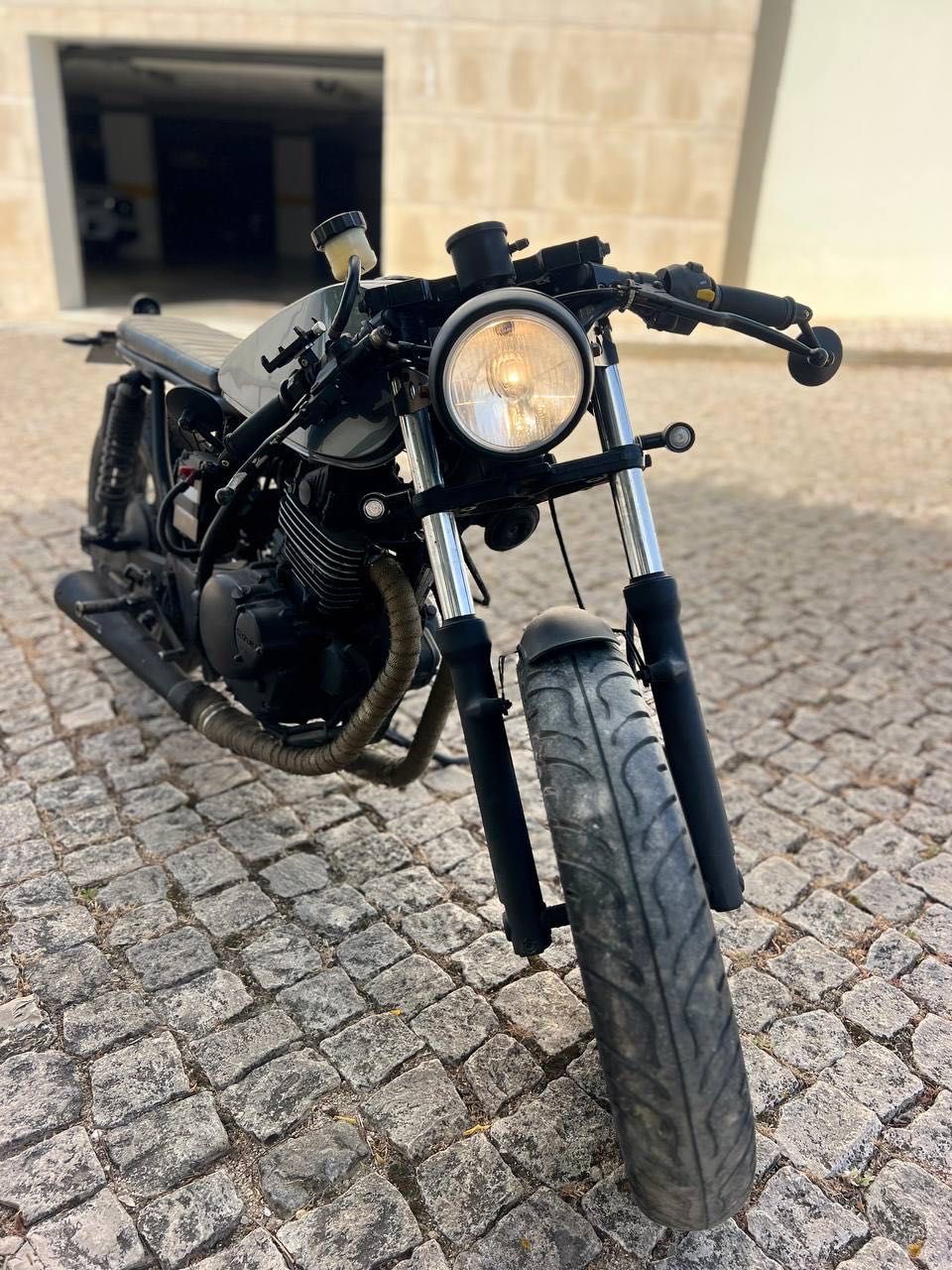SUZUKI GN250 CAFE RACER
