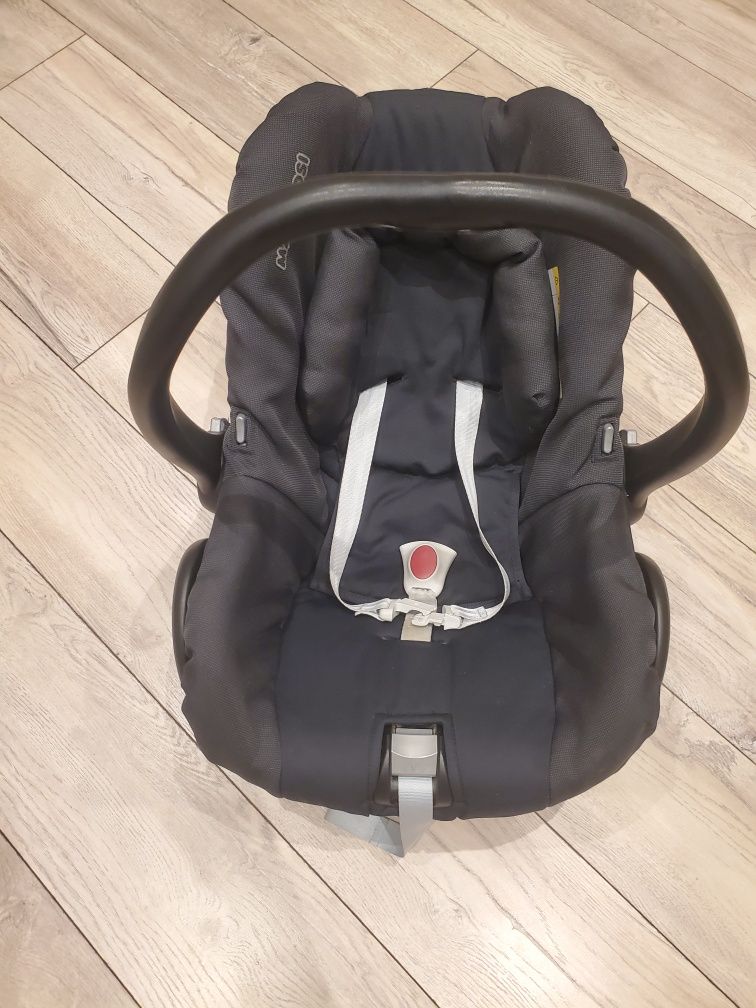 Продам  автокрісло для новонароджених 0+ фірми Maxi Cosi.