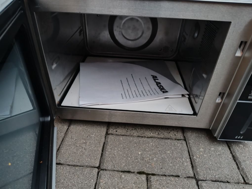 Kuchenka mikrofalowa z funkcją gotowania na parze