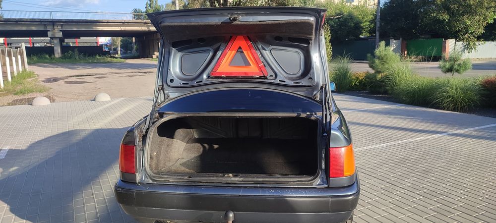 Автомобіль Audi 100c4 2.3