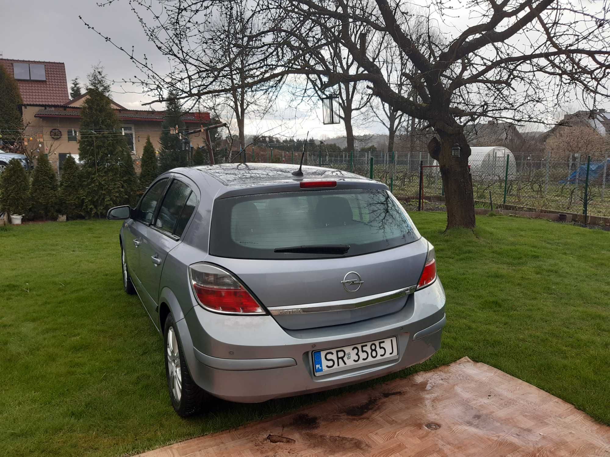 Opel Astra H benzyna +gaz          silnik po remoncie w tym roku,