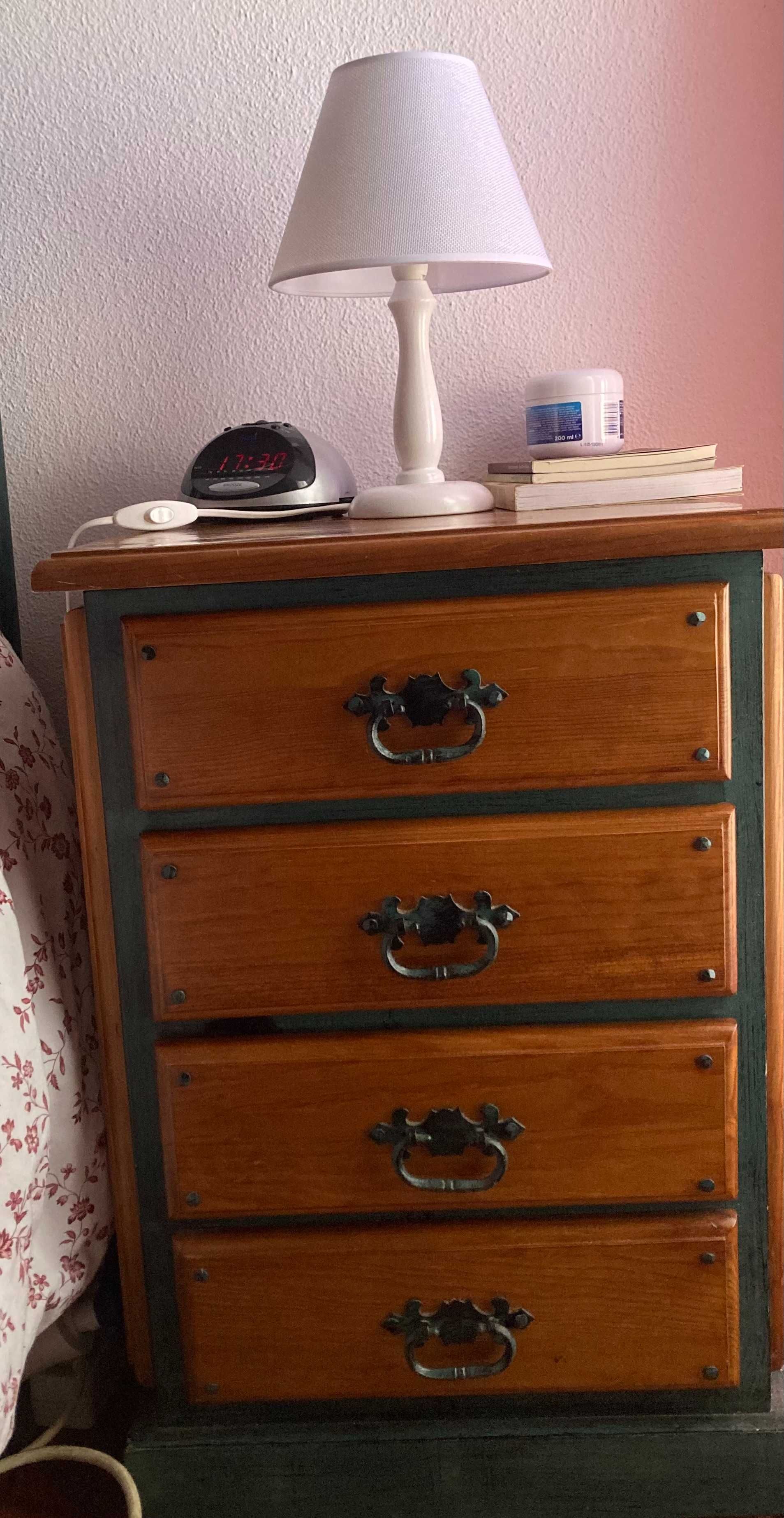 Mobília de quarto em excelente estado e muito bonita