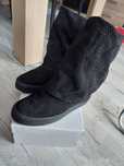Buty na konturnie
